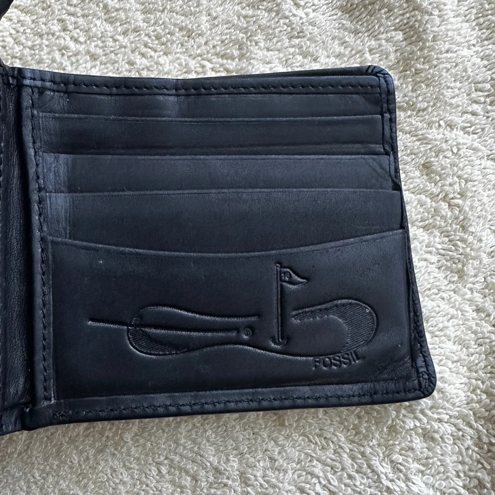 Fossil Mens Black Leather Bifold Wallet Vintage Golf Golfer 3D Emblem Accessory